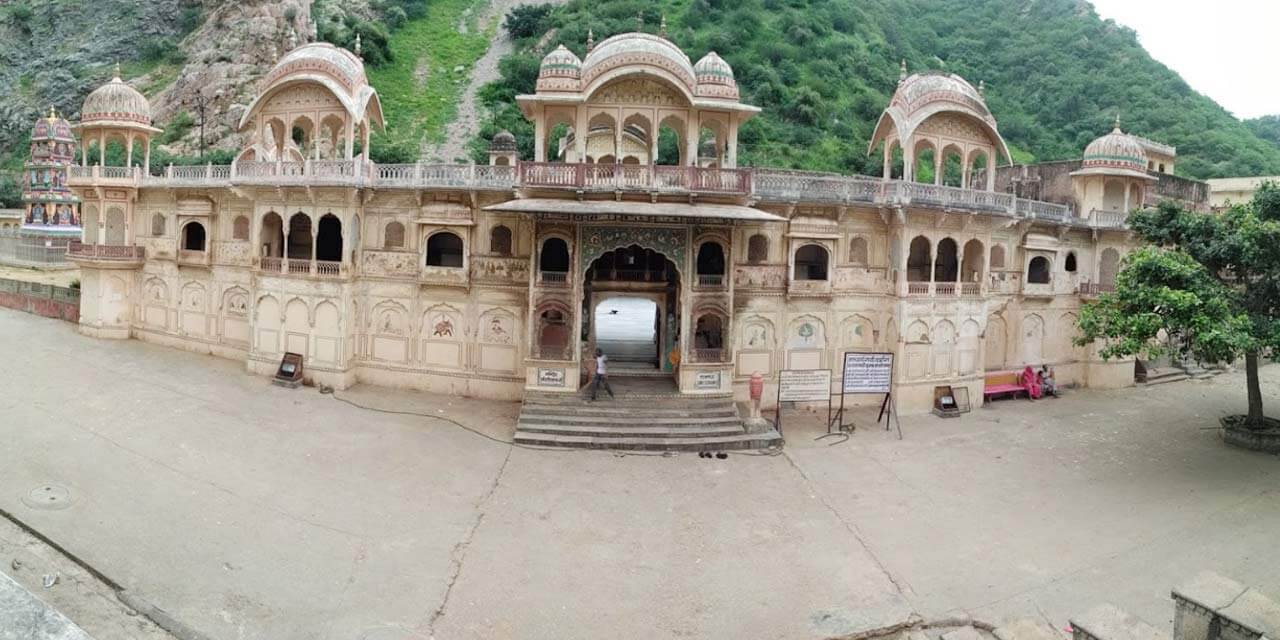 Galtaji Temple Jaipur, India (Timings, History, Entry Fee, Images, Aarti, Location & Phone)
