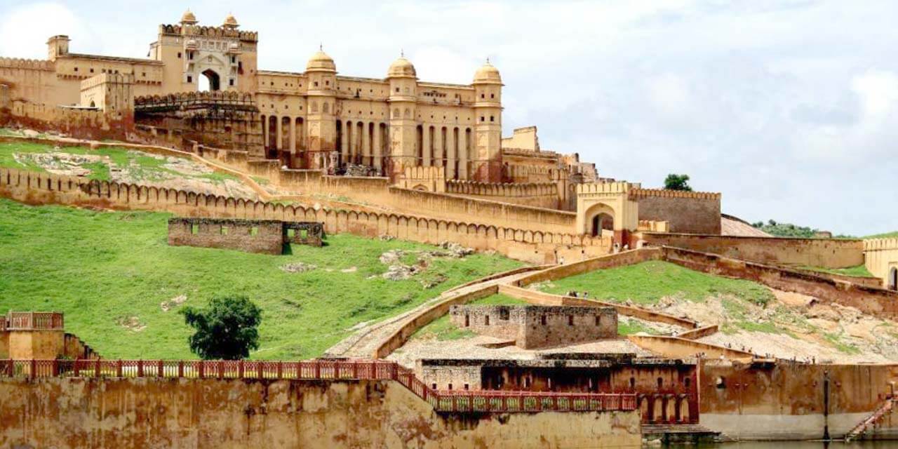 Jaigarh Fort Jaipur, India (Entry Fee, Timings, History, Built by, Images & Location)