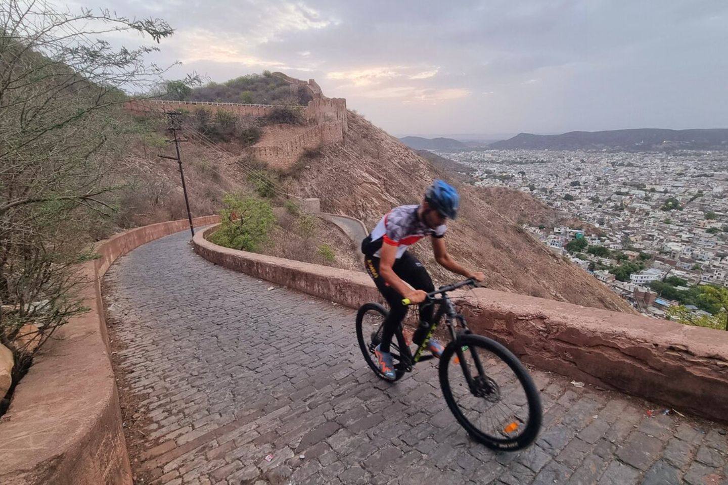 Cycle around Nahargarh Fort