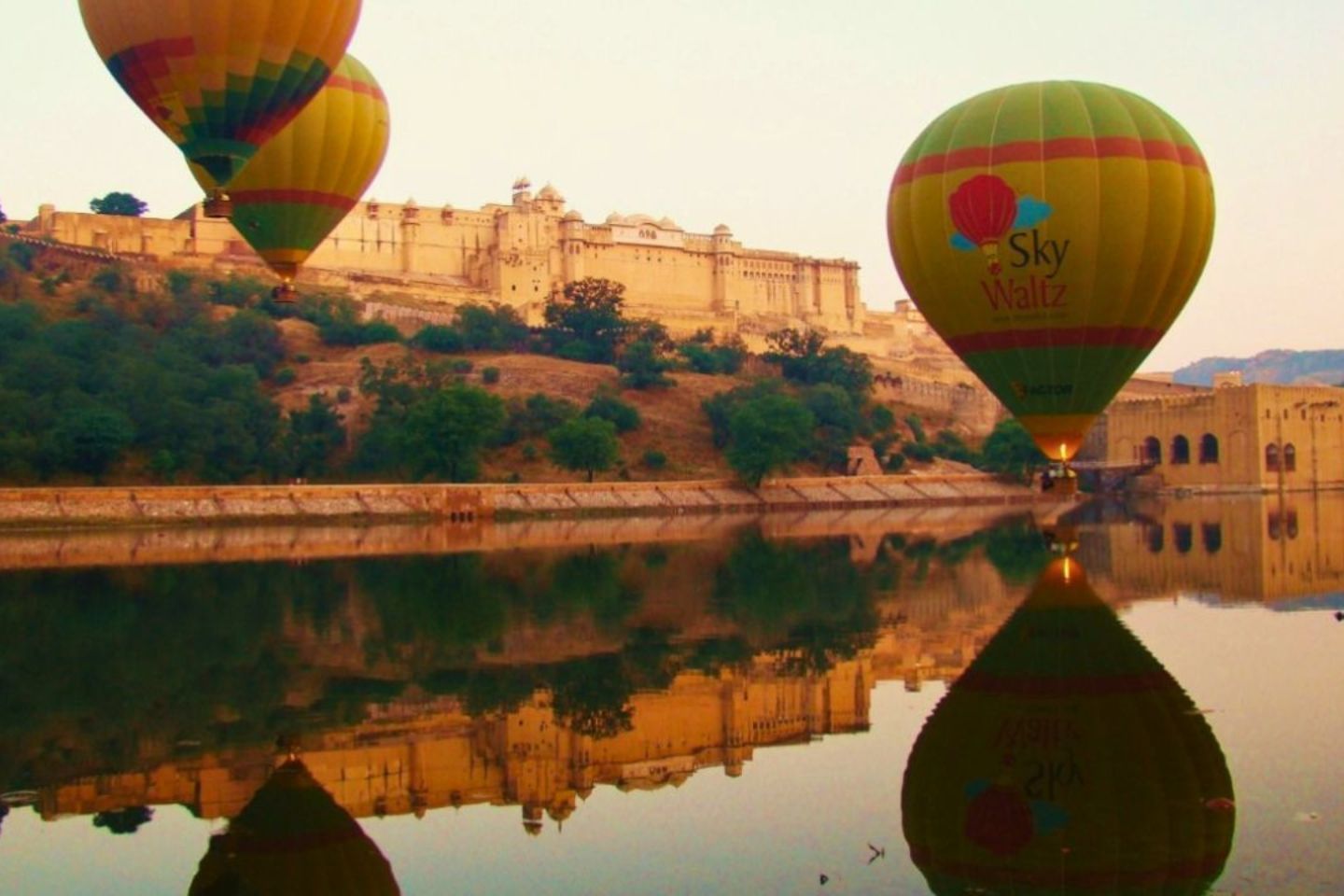 Watch sunrise from Hot Air Balloon